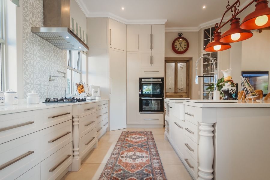 3 Bedroom Property for Sale in Kraaibosch Manor Western Cape
